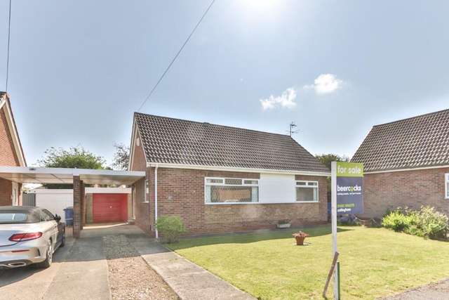 Bungalow For Sale in Cottingham, England