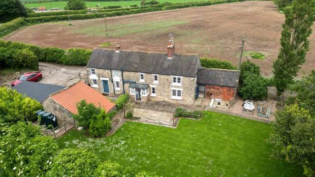 Cottage For Sale in Bolsover, England