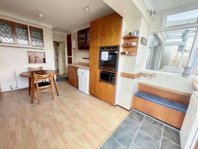 Bungalow For Sale in North East Derbyshire, England