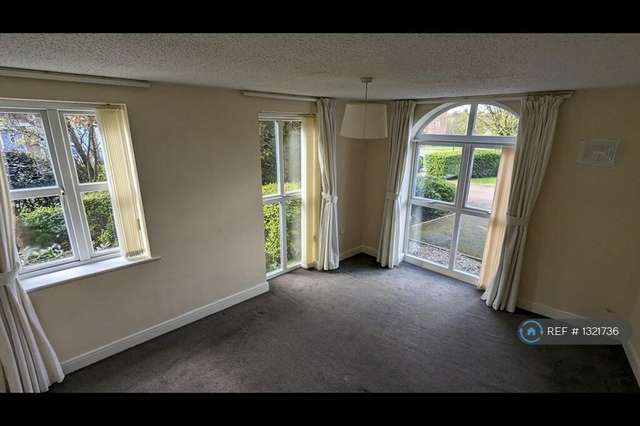 Flat For Rent in Widnes, England