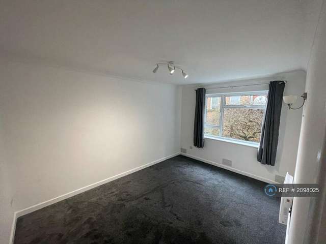 Flat For Rent in Bedford, England