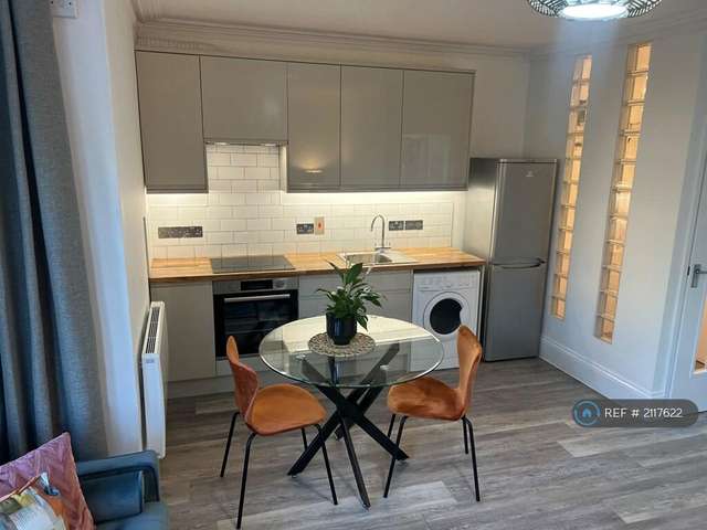 Flat For Rent in Reading, England