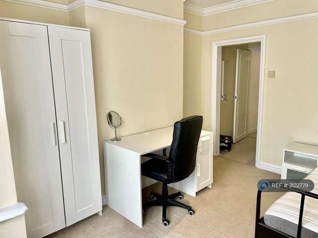 Flat For Rent in Reading, England