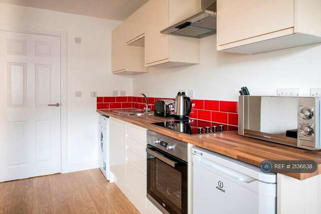 Flat For Rent in Crewe, England