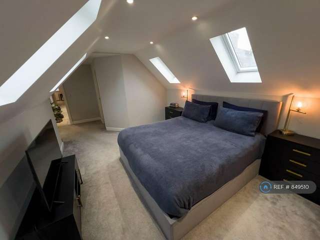 Flat For Rent in Bedford, England