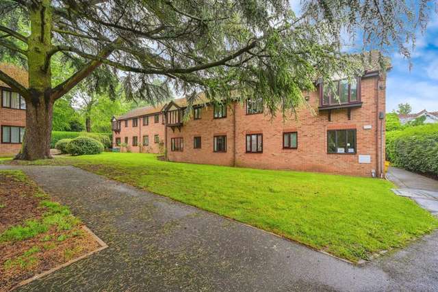Flat For Sale in Derby, England