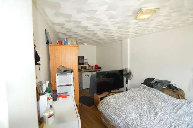 Apartment For Rent in Slough, England