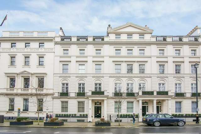 Apartment For Sale in London, England