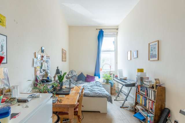 Apartment For Sale in Bristol, England