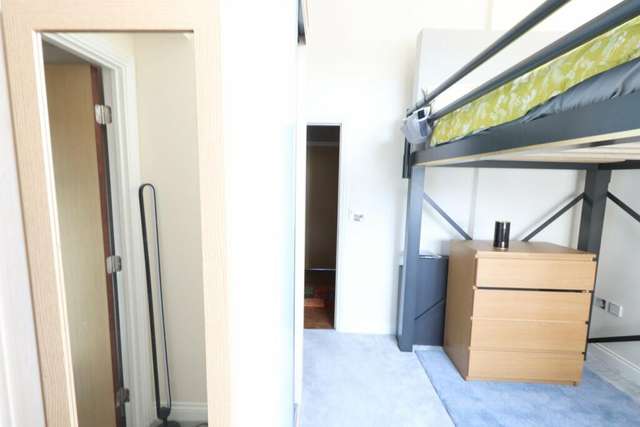 Apartment For Rent in Bristol, England