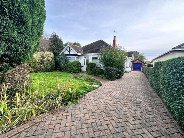 Bungalow For Sale in Hull, England