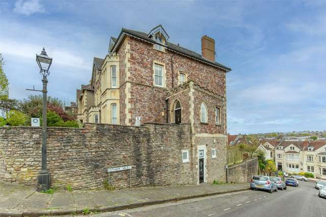 Apartment For Sale in Bristol, England