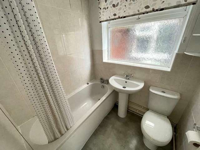 Maisonette For Rent in Luton, England