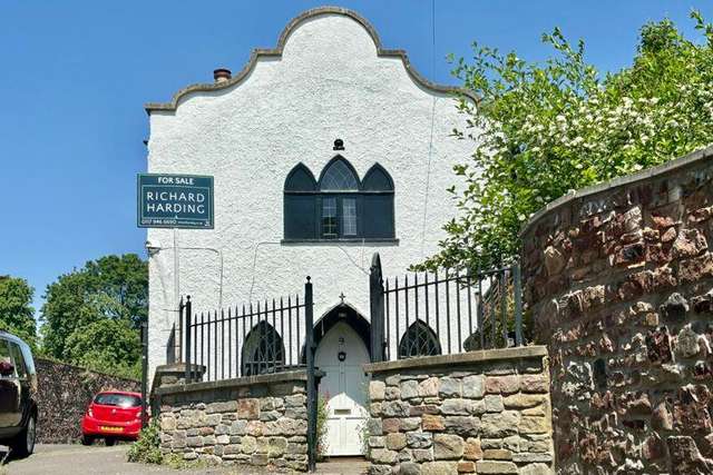 Cottage For Sale in Bristol, England