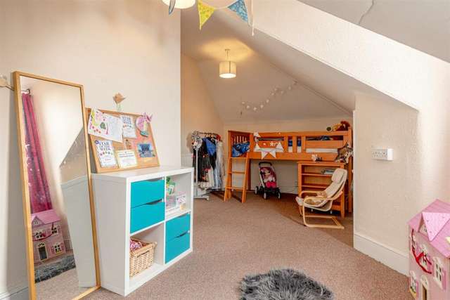 Flat For Sale in Bristol, England