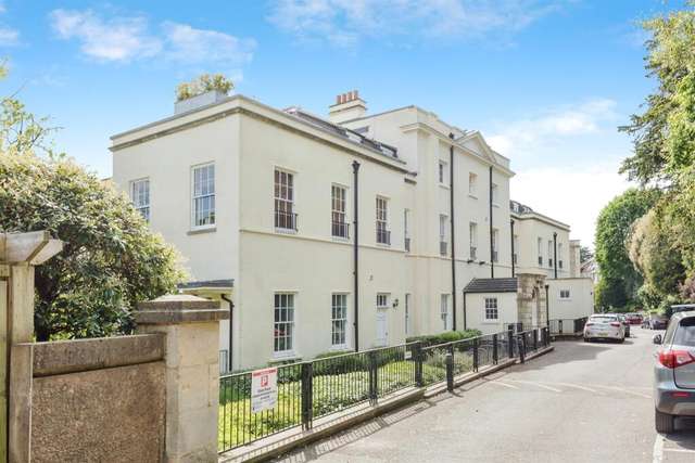 Apartment For Sale in Bristol, England