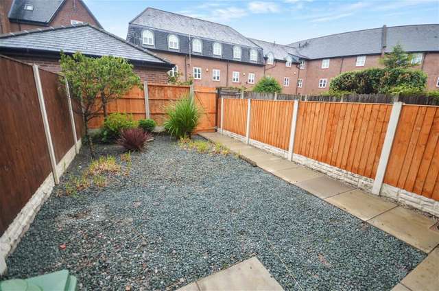Mews For Rent in Widnes, England