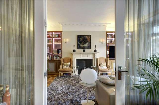 Apartment For Sale in London, England