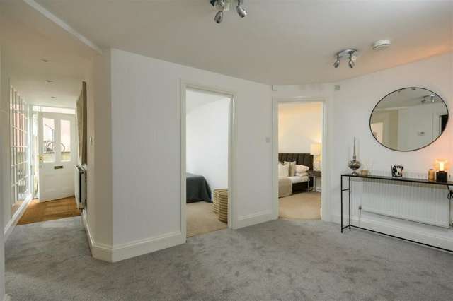 Apartment For Sale in Bristol, England