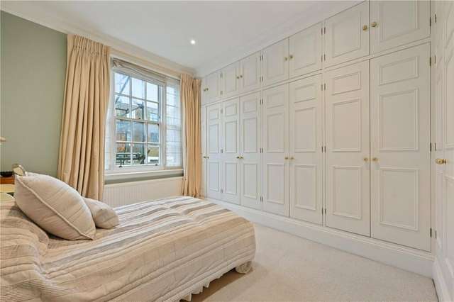 Apartment For Sale in London, England