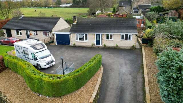 Bungalow For Sale in Derbyshire Dales, England