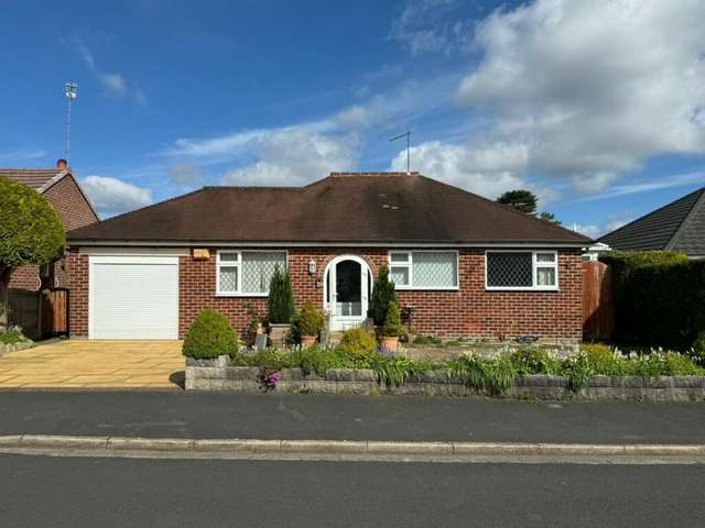 Bungalow For Rent in Stockport, England