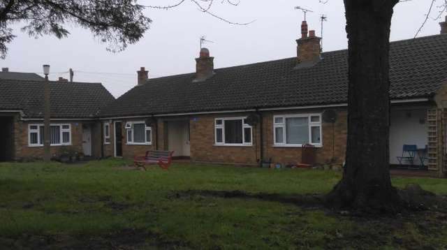 1 bed bungalow in Weston Point