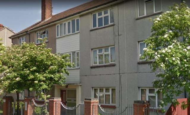 2 bed flat in Netherton