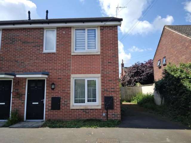 2 bed house in St. Johns East