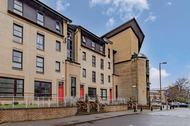 Flat 2/2, 17 Naburn Gate