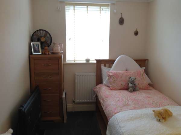 Flat For Rent in Hastings, England