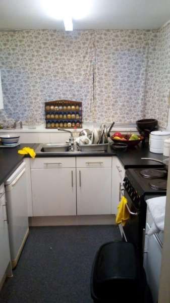 Bungalow For Rent in Crawley, England