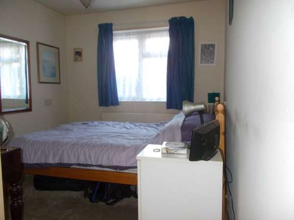 Flat For Rent in Horsham, England