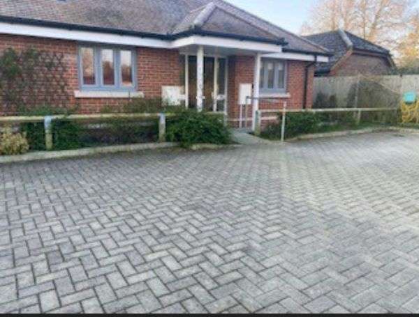 Bungalow For Rent in Mole Valley, England