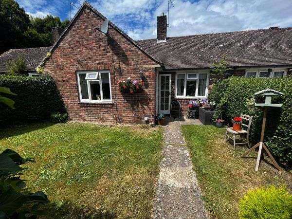 Bungalow For Rent in Horsham, England