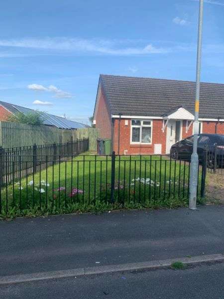Bungalow For Rent in Manchester, England