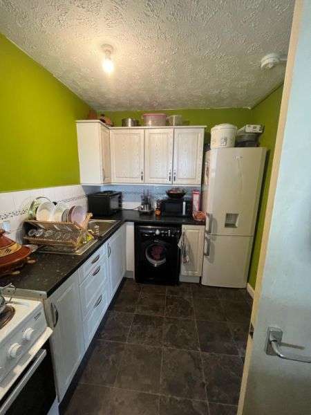 Flat For Rent in Wishaw, Scotland