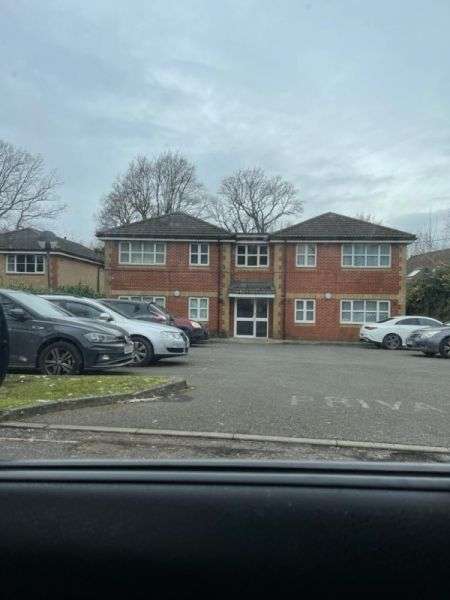 Flat For Rent in Crawley, England