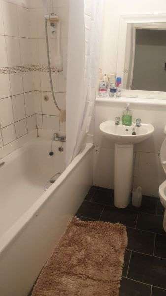 Flat For Rent in Wishaw, Scotland