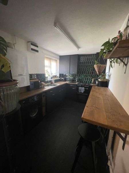 Flat For Rent in Worthing, England