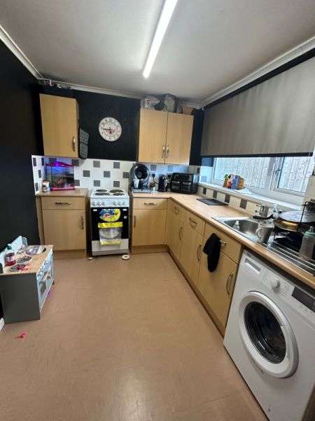 Flat For Rent in Chesterfield, England