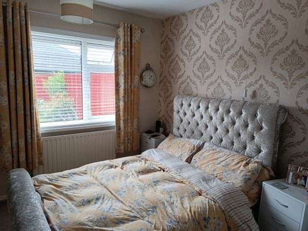 Bungalow For Rent in Bradford, England