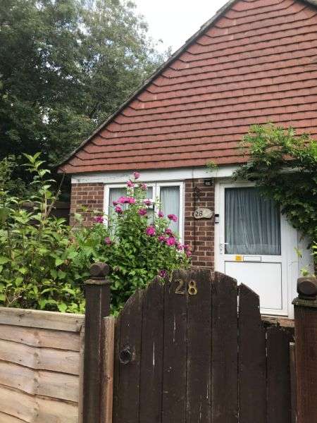 Bungalow For Rent in Mole Valley, England