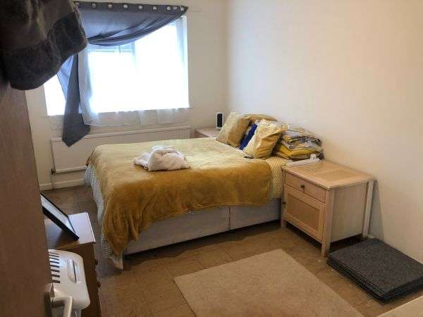 Flat For Rent in Kettering, England