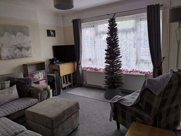 Bungalow For Rent in Colchester, England