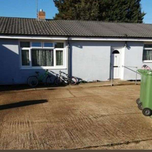 Bungalow For Rent in Huntingdonshire, England