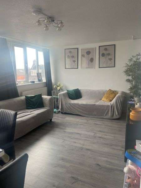 Flat For Rent in Stockport, England