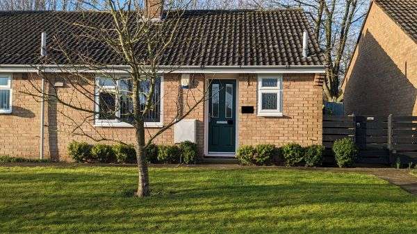 Bungalow For Rent in Doncaster, England