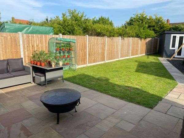 Bungalow For Rent in Colchester, England