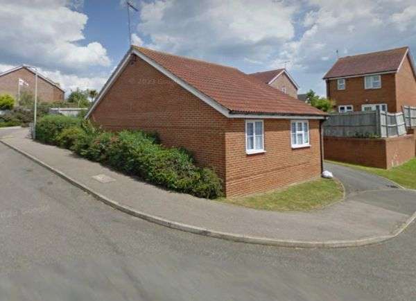 Bungalow For Rent in Ashford, England